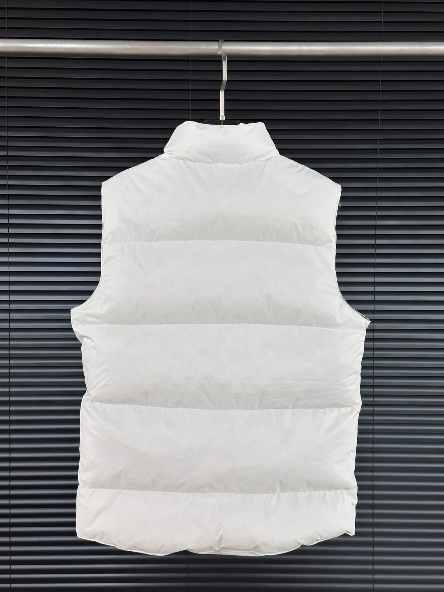 P400 【𝗖𝗮𝗻𝗮𝗱𝗮𝗴𝗼𝗼𝘀𝗲】/Canada Goose/White Label Glacier Down Vest/White